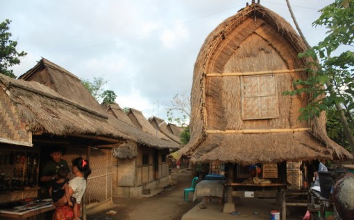 desa-sade-lombok-tempat-belajar-dan-melihat-tradisi-asli-sasak-8bCcoLb93m